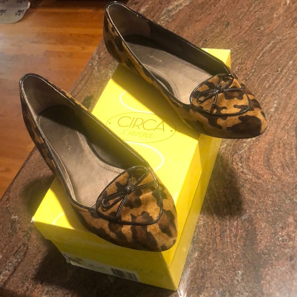 Almost new animal print flats - Circa Joan & David - Picture 1 of 4